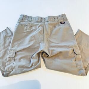 Dickies Men's cargo pants in tan
